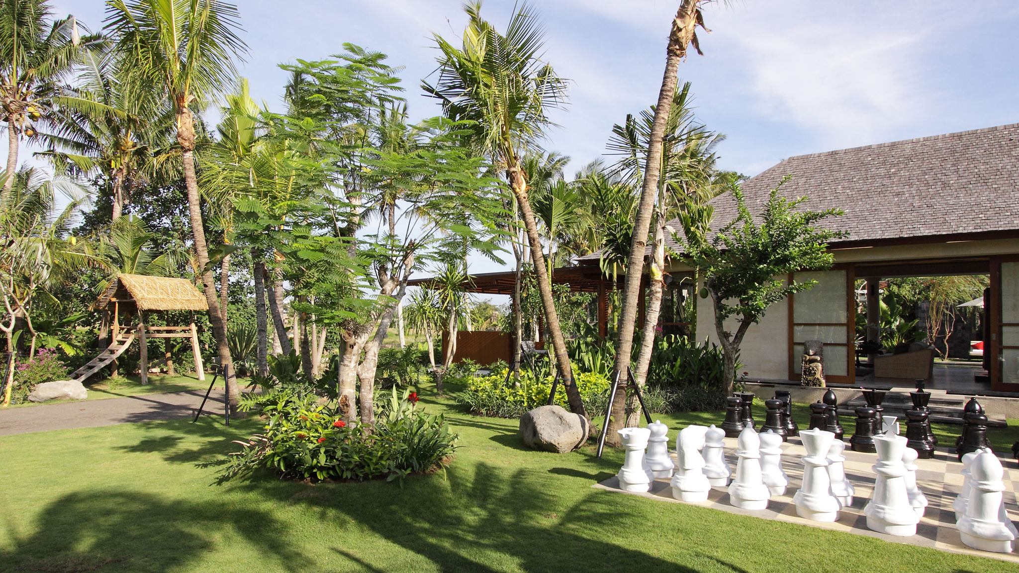 Villa Sarasvati - Lawn and garden Villa Sarasvati - Lawn and garden